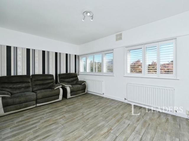 3 bedroom apartment to rent Croydon Road, Beckenham, BR3