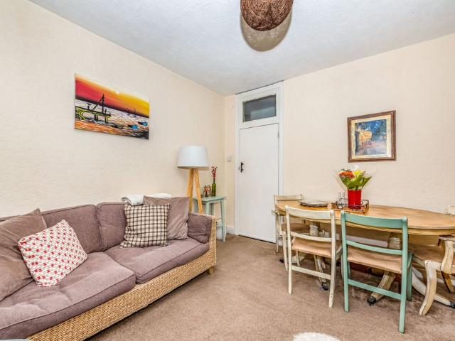 3 bedroom apartment to rent Kingston Road, Epsom, KT19