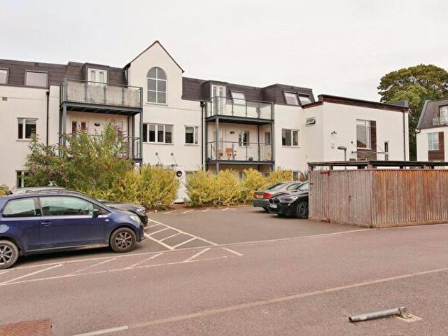3 Bedroom Apartment To Rent In Cowley, Oxford Epc Rating C, OX4