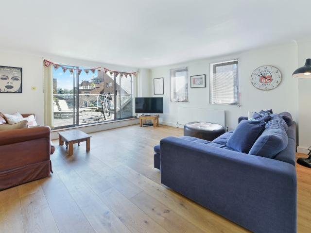 3 bedroom apartment to rent in cumberland mills square isle of dogs london e14
