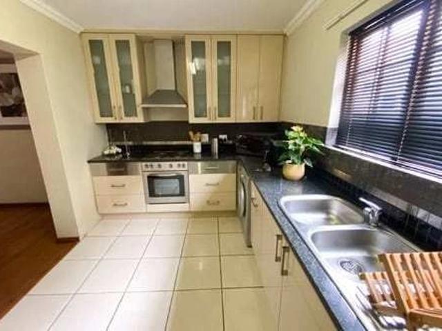 3 Bedroom Apartment to Rent in Boardwalk