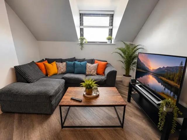 3 Bedroom Apartment To Rent In Bed Radcliffe Road, West Bridgford, Nottingham, NG2