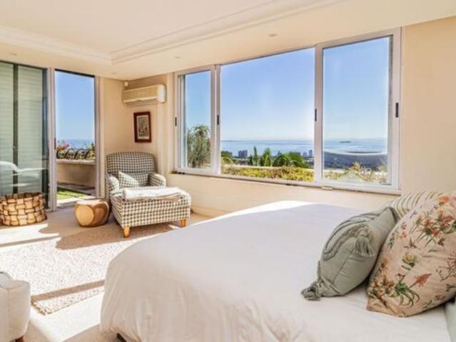 3 Bedroom apartment to rent in Green Point, Cape Town