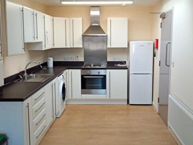 3 Bedroom Apartment To Rent In Hawkins Road Unit, CV5