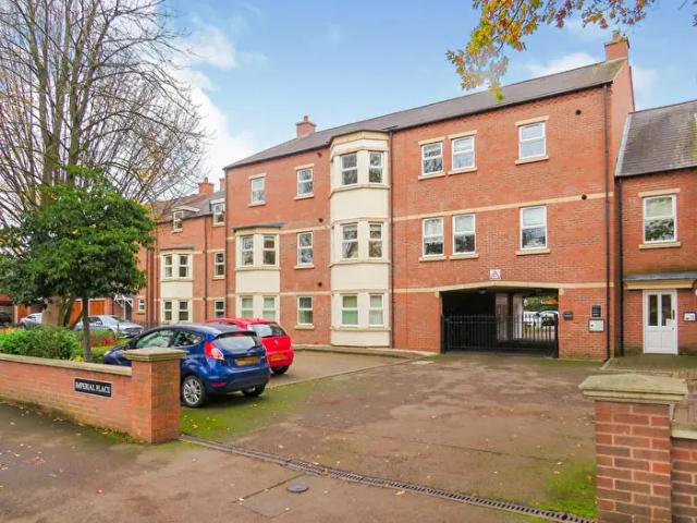 3 Bedroom Apartment To Rent In Lillington Road, Leamington Spa, CV32