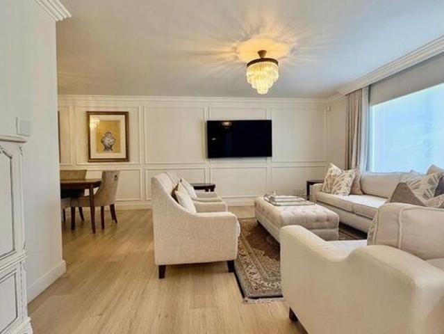 3 Bedroom apartment to rent in Sea Point, Cape Town