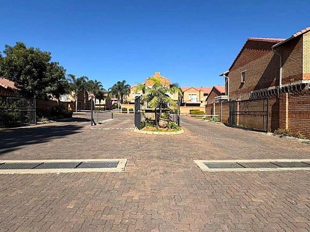3 Bedroom Apartment to Rent in Sinoville