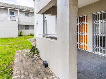 3 Bedroom apartment to rent in Paarl East