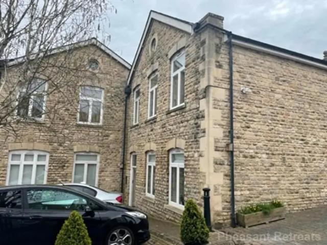 3 Bedroom Apartment To Rent In Woodford Mill, Witney, OX28