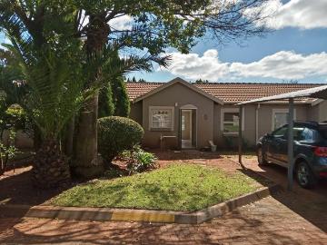 Roodepoort, Mogale City Local Municipality, West Rand District Municipality, Gauteng, South Africa