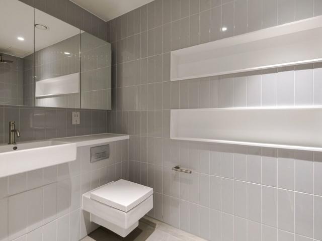 3 Bedroom Apartment to Rent in Vauxhall Bridge Road, London, SW1V