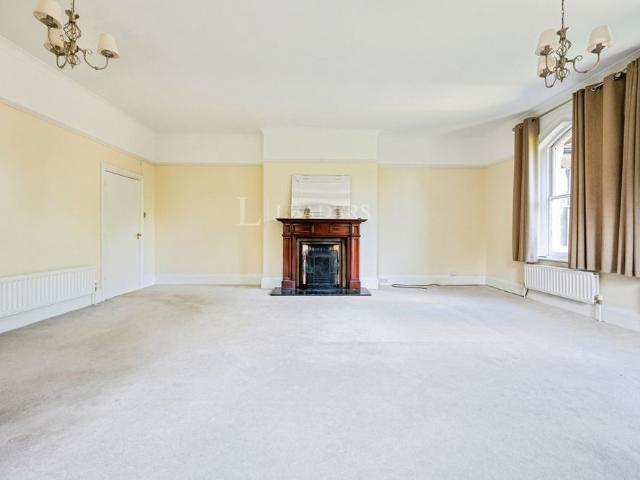 3 bedroom apartment to rent Reigate Hill, Reigate, RH2