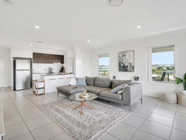 3 Bedroom Apartment Top Floor!