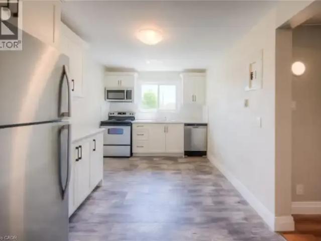 3 Bedroom Apartment Waterloo ON 105674853