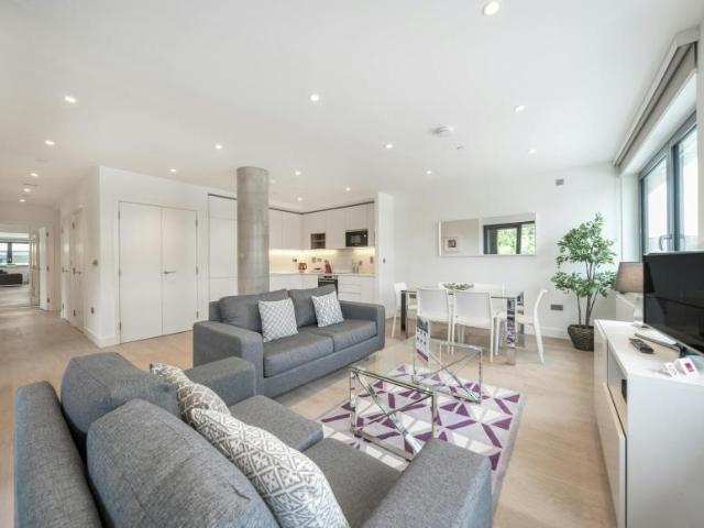 3 Bedroom Apartment Wembley Wembley 99510994