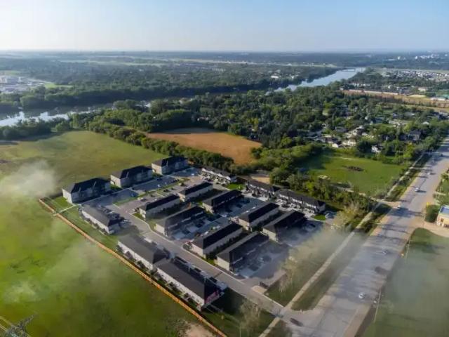 3 Bedroom Apartment West St. Paul MB 104956485