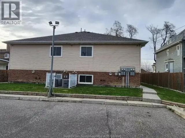 3 Bedroom Apartment Windsor ON 102952256