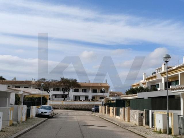 3 bedroom apartment with 2 terraces on Rua das Ilhas — Olhos de Água