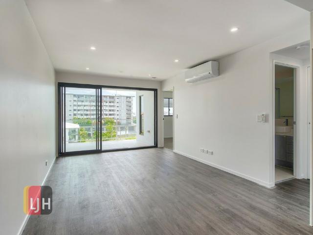 3 BEDROOM APARTMENT WITH 2 CAR SPACES & LIFT ACCESS !