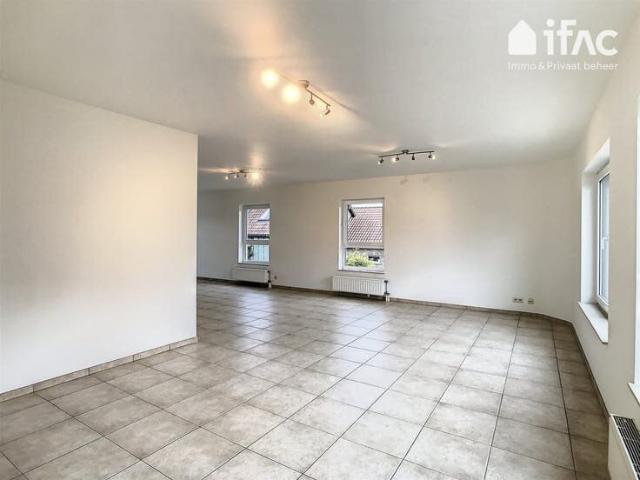 3 bedroom apartment with 2 parking spaces