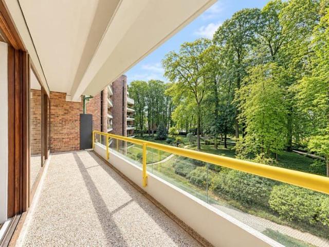 3 bedroom apartment with a south facing terrace and parking