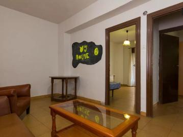 3 bedroom apartment with balcony for rent in Centro