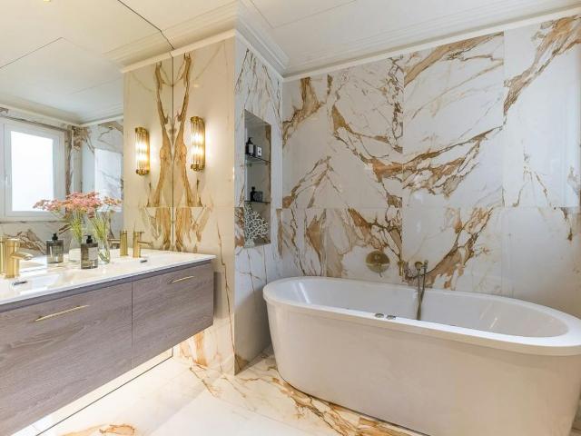3 Bedroom Apartment with Balcony in Eixample, Barcelona Amsterdam Apartments for Rent