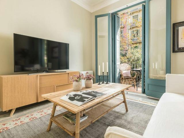 3 Bedroom Apartment with Balcony in Eixample, Barcelona Amsterdam Apartments for Rent