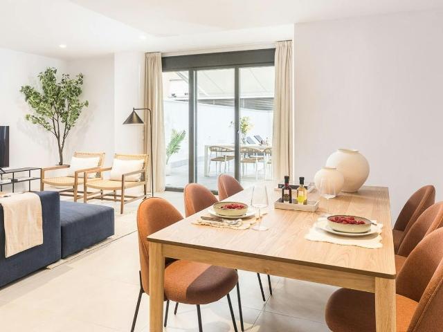 3 Bedroom Apartment with Balcony in Eixample, Barcelona Amsterdam Apartments for Rent