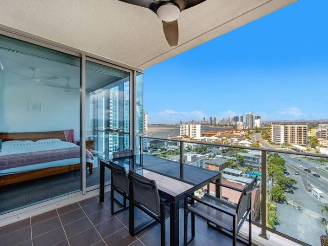 3 Bedroom Apartment with Stunning Broadwater View