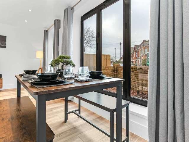 3 Bedroom Apartment with Patio, East Croydon