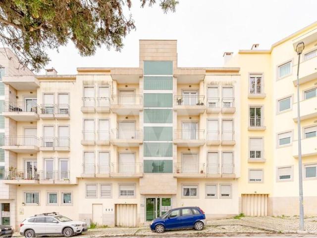 3 bedroom apartment with parking and storage room