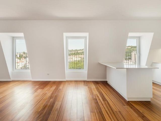 3 Bedroom Apartment with parking, Estrela, Lisboa