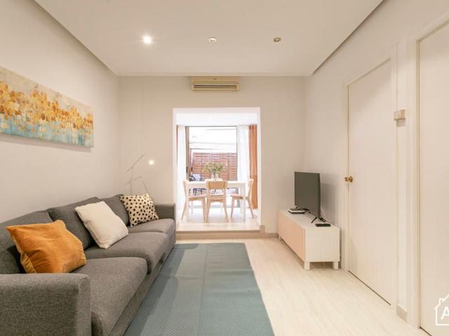 3 Bedroom Apartment with Private Terrace in Eixample