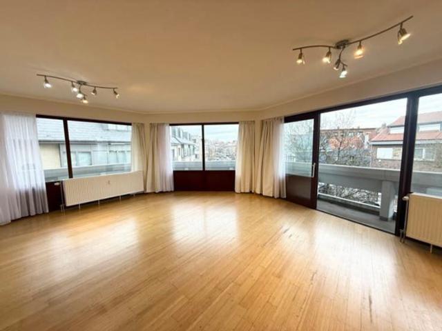3 bedroom apartment with terrace –Place Dumon