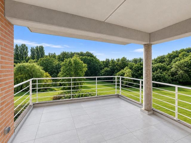 3 BEDROOM APARTMENT + 2 GARAGES NEAR PARC DE LA DODAINE