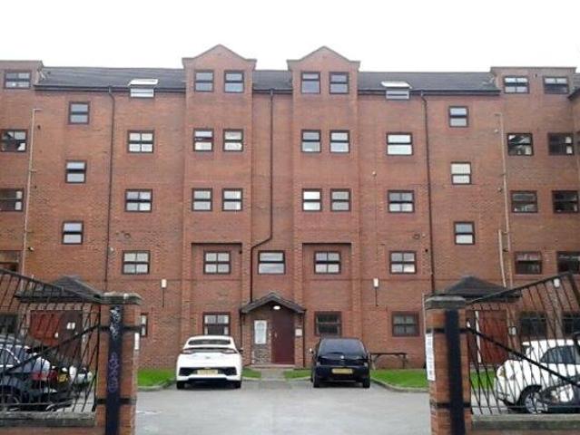 3 bedroom apartment 5 mins from Leeds University