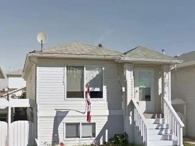 3 Bedroom Applewood House — 3 Bedrooms House
