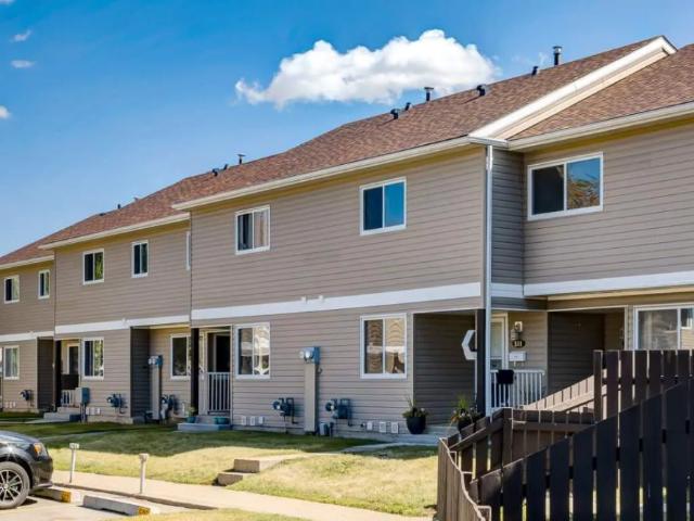 3 Bedroom at Huntington Court Coach Homes