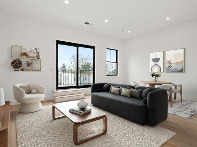 3 bedroom, Boston MA 02124 104691701
