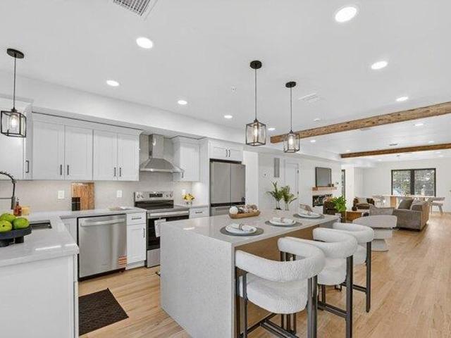 3 bedroom, Boston MA 02124 105386554
