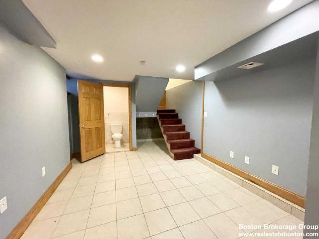 3 bedroom, Boston MA 02127 98396537