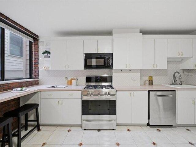 3 bedroom, Boston MA 02128 105386429