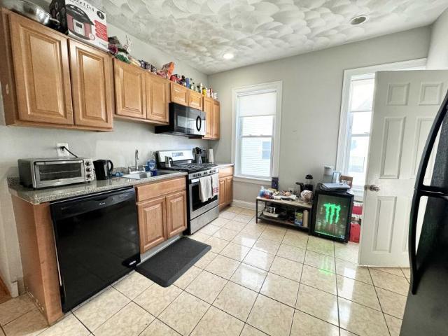 3 bedroom, Boston MA 02128 98397602