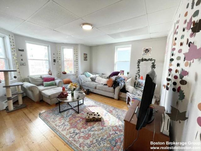 3 bedroom, Boston MA 02120 98395632
