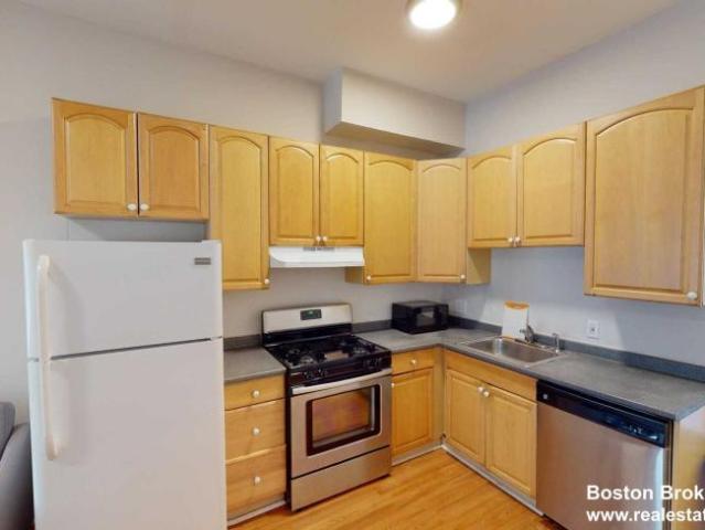 3 bedroom, Boston MA 02120 98396411