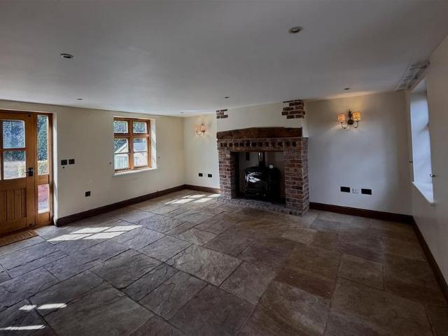 3 bedroom barn conversion to rent