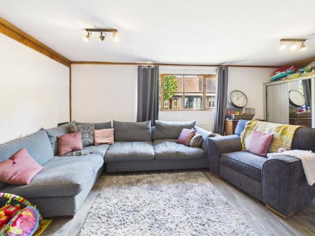 3 bedroom barn conversion to rent