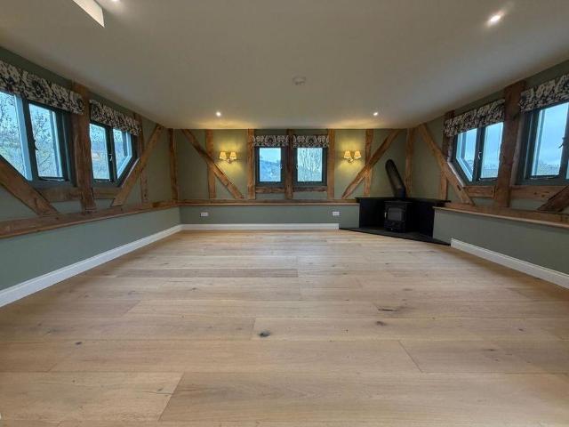 3 bedroom barn conversion to rent