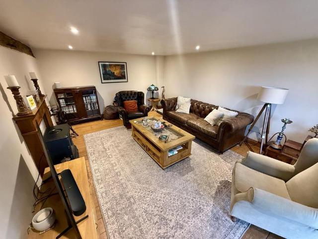 3 bedroom barn conversion to rent